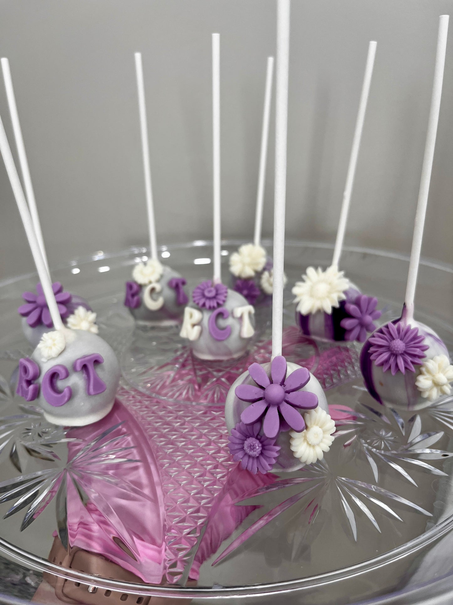 12 Cake Pops